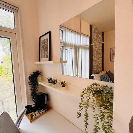 Pensjonat R2 - Elegant Private Opposite Queen Elizabeth Hospital - Harborne Birmingham