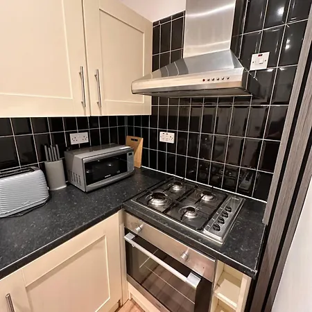 R2 - Elegant Private Opposite Queen Elizabeth Hospital - Harborne Birmingham