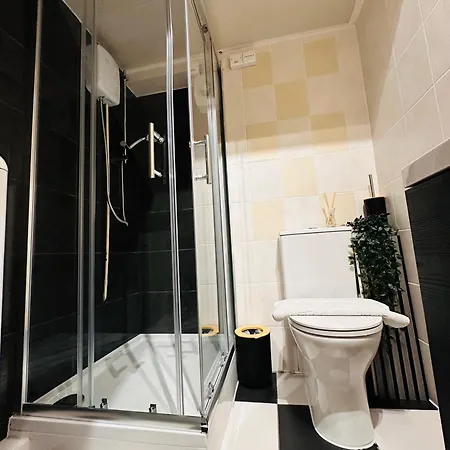 R2 - Elegant Private Opposite Queen Elizabeth Hospital - Harborne Pensjonat *