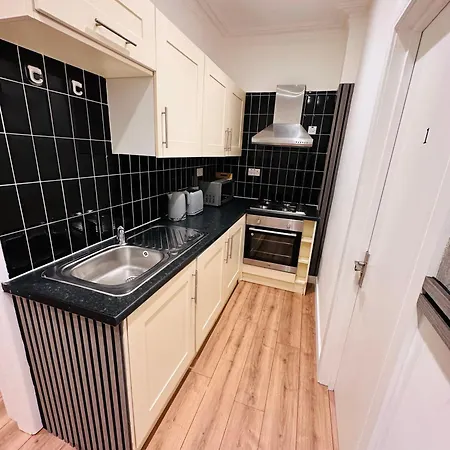 R2 - Elegant Private Opposite Queen Elizabeth Hospital - Harborne